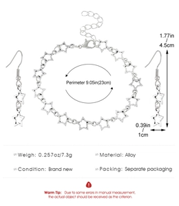 Vue détaillée de l'ensemble bijoux étoile argentée avec bracelet et boucles d'oreilles
