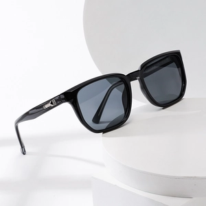Fashion Square Sunglasses Large Frame UV400 Protection Retro Ins Style Plastic Metal Trendy Eyewear For Men Women