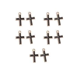 Detailansicht von 10 schwarzen Emaille-Kreuzanhängern mit Goldrand für DIY-Schmuck