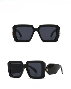 Detailed front and side views of black baroque sunglasses with golden snake hinge detail