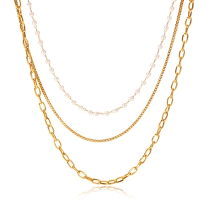 Detail view of a 18K gold-plated three-layer necklace with pearls and steel chains