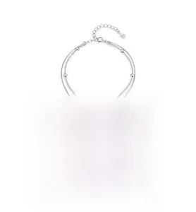 Dettaglio del bracciale a doppio strato in argento sterling S925 con catena e perline
