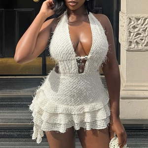 Mini Abito Halter Scollo A V Profondo Schiena Scoperta Volant Multistrato Ciondolo Croce Tessuto Strutturato Outfit Sexy Festa Donna