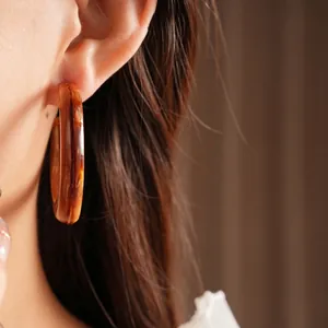 Maillard resin tortoiseshell C-shape hoop earrings for women with amber textures
