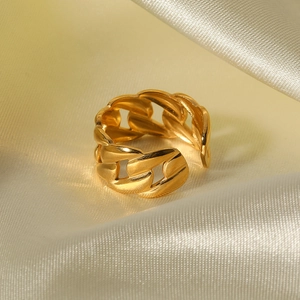 Adjustable chunky link chain ring in 18K gold plated stainless steel on champagne silk
