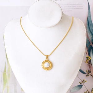 Elegant 18k gold stainless steel necklace with round pearl pendant on a bust display