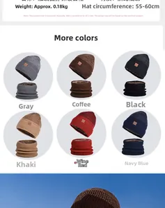 Détail d'un ensemble bonnet tricoté et tour de cou hiver avec doublure polaire épaisse