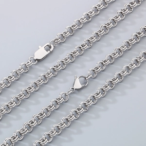 Elegantes silbernes Edelstahl-Doppelkettenarmband mit sicherem Karabinerverschluss