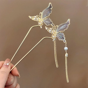 Épingle à cheveux papillon dorée avec de longs glands et perles de style chinois