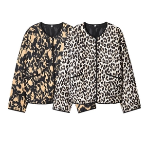 Women Leopard Print Quilted Jacket Crew Neck Button Up Long Sleeve Lightweight Puffer Coat With Pockets Casual Outerwear
