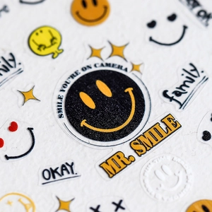 Selbstklebende 5D-Nagelsticker matt mit gelben Smileys und dekorativen Mustern