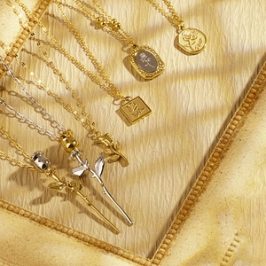 Rose Flower Pendant Necklace Stainless Steel Gold Plated French Vintage Romantic Floral Coin Medallion For Women