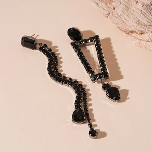 Dark style asymmetrical black crystal tassel earrings with dark grey metal geometric drops
