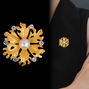 Golden coconut leaf brooch with imitation pearl and rhinestones for elegant suit styling