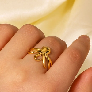 Bague pieuvre dorée polie pour femme au design minimaliste en acier inoxydable