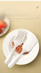 Close-up of 304 stainless steel spatula set with SUS 304 engraving on the handle