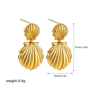 Detailed size specifications of 18K gold shell earrings with dimensions in inches and mm