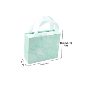 Green marble gift box with white satin handle and 'The Best' text measuring 14x12x5 cm
