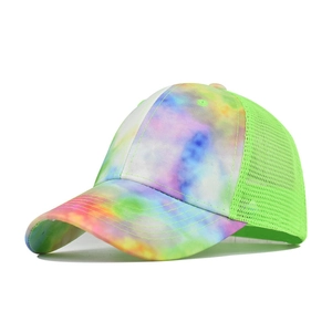 Cappellino da baseball tie-dye colorato con rete verde neon per uno stile estivo