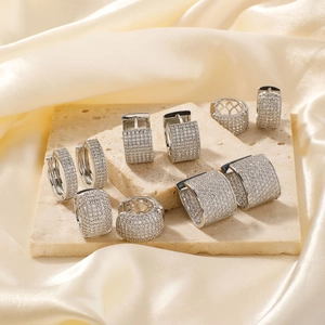 Boucles d'Oreilles Créoles en Cuivre de Luxe Vintage avec Micro Zirconia pour Femmes Couleur Argent Géométriques Bijoux Mariage