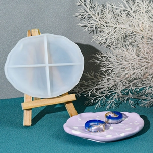 Transparente Silikonform für DIY-Untersetzer mit einem runden Vier-Gitter-Tablett-Design