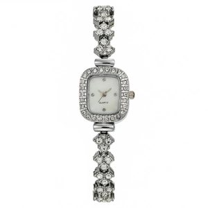 Montre quartz argentée élégante pour femme avec cadran carré et bracelet chaîne sertis de cristaux