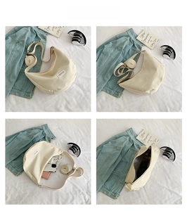 Vues détaillées du sac bandoulière demi-lune crème avec mini pochette amovible