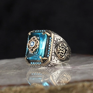 Vintage silver and gold men's ring with large blue gemstone and mesh carving