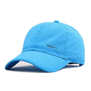 Casquette de sport bleu ciel respirante avec texte sport pour protection solaire