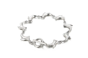 Bracelet en acier titane argenté poli avec maillons en forme de bottes et fermoir en T