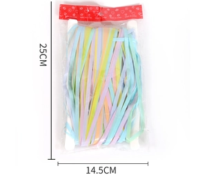 Detaillierte Verpackungsmaße von 25 cm x 14,5 cm für Macaron Party-Fransenvorhang
