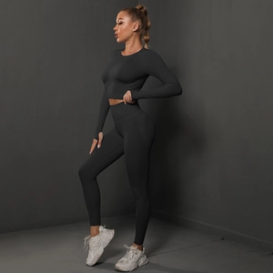 Detail view of seamless high-waist yoga set with long sleeve crop top and leggings