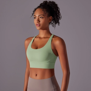 Vista dettagliata del reggiseno sportivo da donna con dorso a vogatore e fascia larga