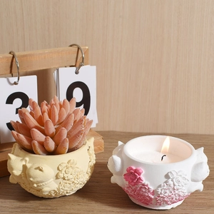 Detailed relief wreath cat silicone mold used for DIY candle jar and plaster plant pot