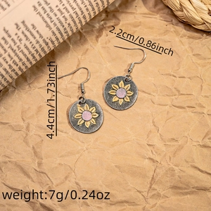 Detail view of retro sunflower earrings with precise size measurements and weight info