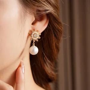 Boucles d'oreilles perles flocon de neige vintage avec métal doré et strass zircon