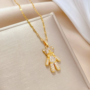 Elegante goldene Titanstahlkette mit funkelndem, kristallbesetztem Bärenanhänger