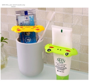 Manual toothpaste squeezer with cute cartoon cat and frog clips for skincare tubes