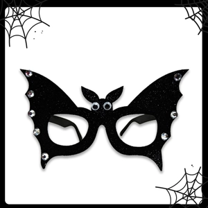 Gros plan sur les lunettes de chauve-souris noires à paillettes avec des strass brillants