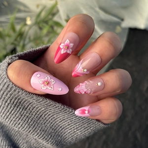 Rosa Blumen-Nägel zum Aufkleben mit 3D-Kirschblüten, Perlen und Muschelstruktur auf Mandelform