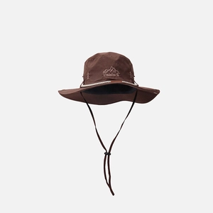 Chapeau de soleil marron respirant avec broderie de montagne et mentonnière réglable