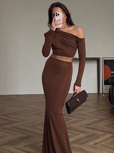 Top Corto Maniche Lunghe Asimmetrico Spalle Scoperte E Gonna Lunga Aderente A Vita Alta Poliestere Spandex
