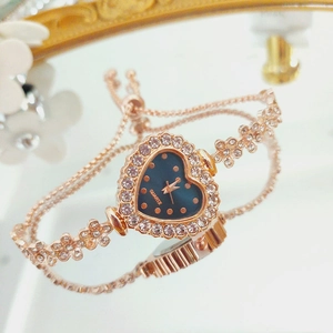 Rose gold heart-shaped watch with rhinestone floral bracelet and quartz movement dial
