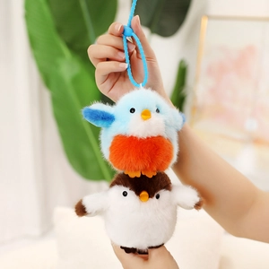 Porte-clés en peluche oiseau mignon en bleu et blanc pour sacs et décoration de clés