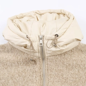 Pull à capuche oversize en polaire sherpa pour femme avec détails en nylon contrasté