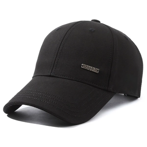 Cappellino da baseball classico nero in cotone con etichetta in metallo vintage