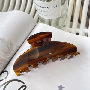 Elegant large tortoise shell hair claw clip in acetate for women with vintage pattern