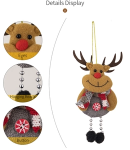 Detailansicht der Rentier-Weihnachtsdekoration mit hängenden Perlen und Stofftexturen