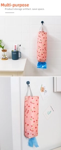Dispenser per sacchetti della spazzatura rosa con ciliegie e apertura elastica sul fondo