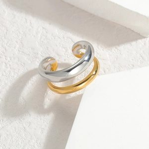 Bague double couche minimaliste bicolore or et argent avec finition polie miroir